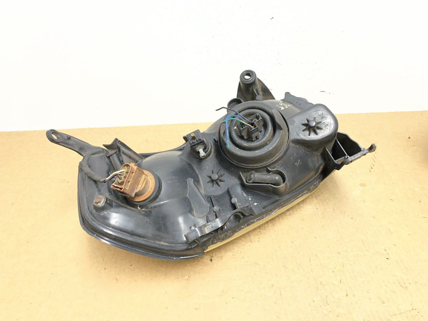 2005 - 2006 Mazda Tribute Right Passenger Rh Headlight Oem AC1365 DW5