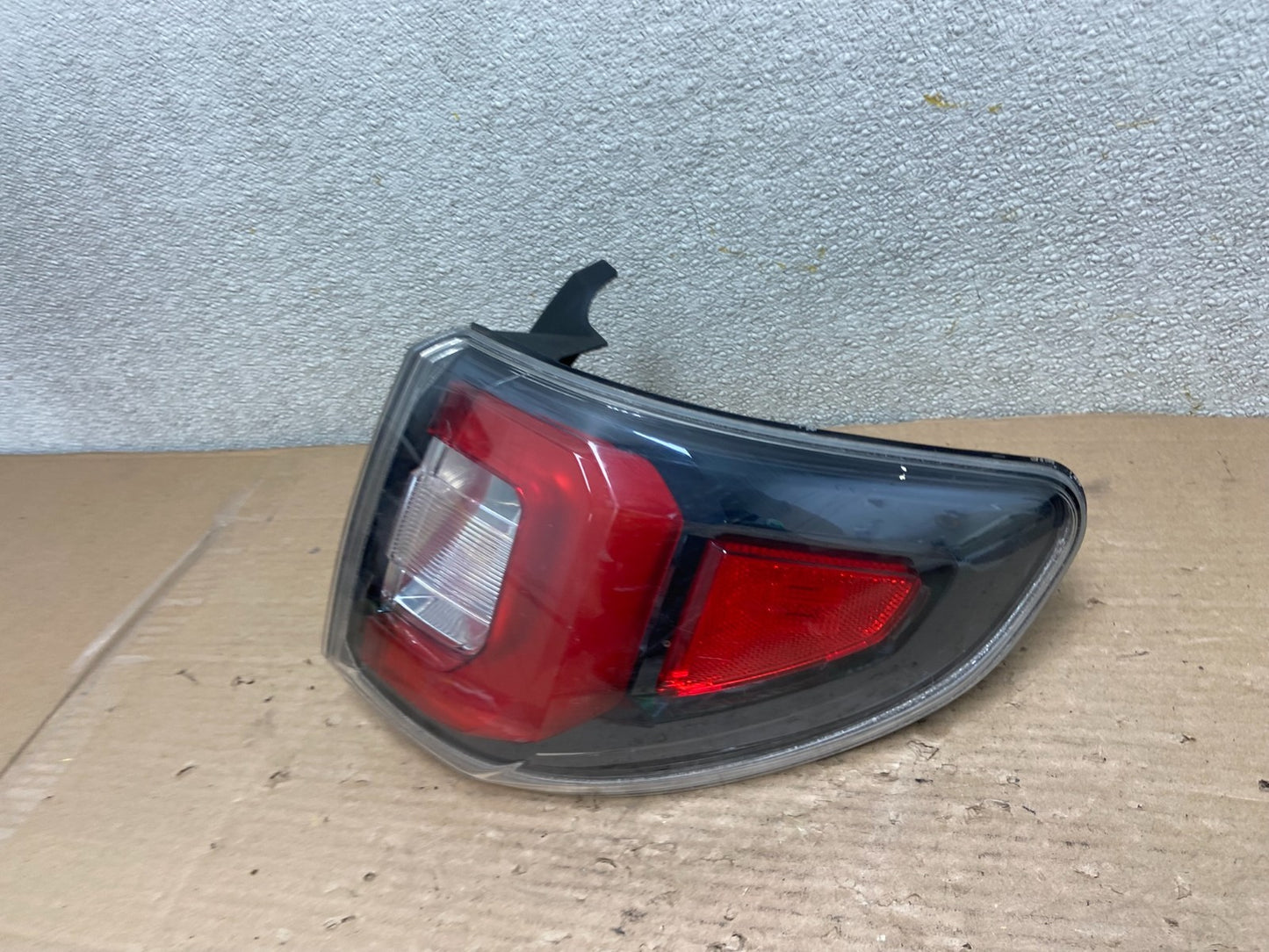 2013 to 2016 GMC Acadia Right Passenger RH Side Tail Light AA9454 LK1