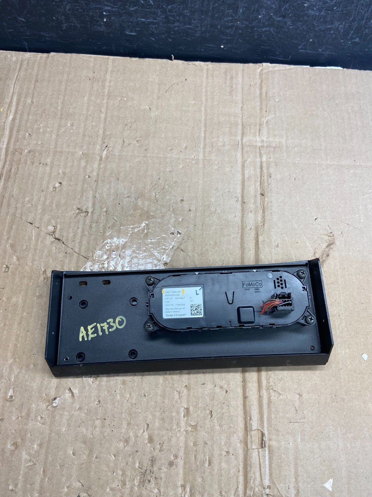 2020 to 2024 Ford Explorer Rear Climate Control Panel Trim ae1730 DG4