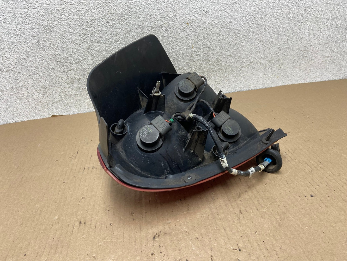 1998 to 2002 Lincoln Town Car Right Passenger RH Tail Light AG7958 LK5