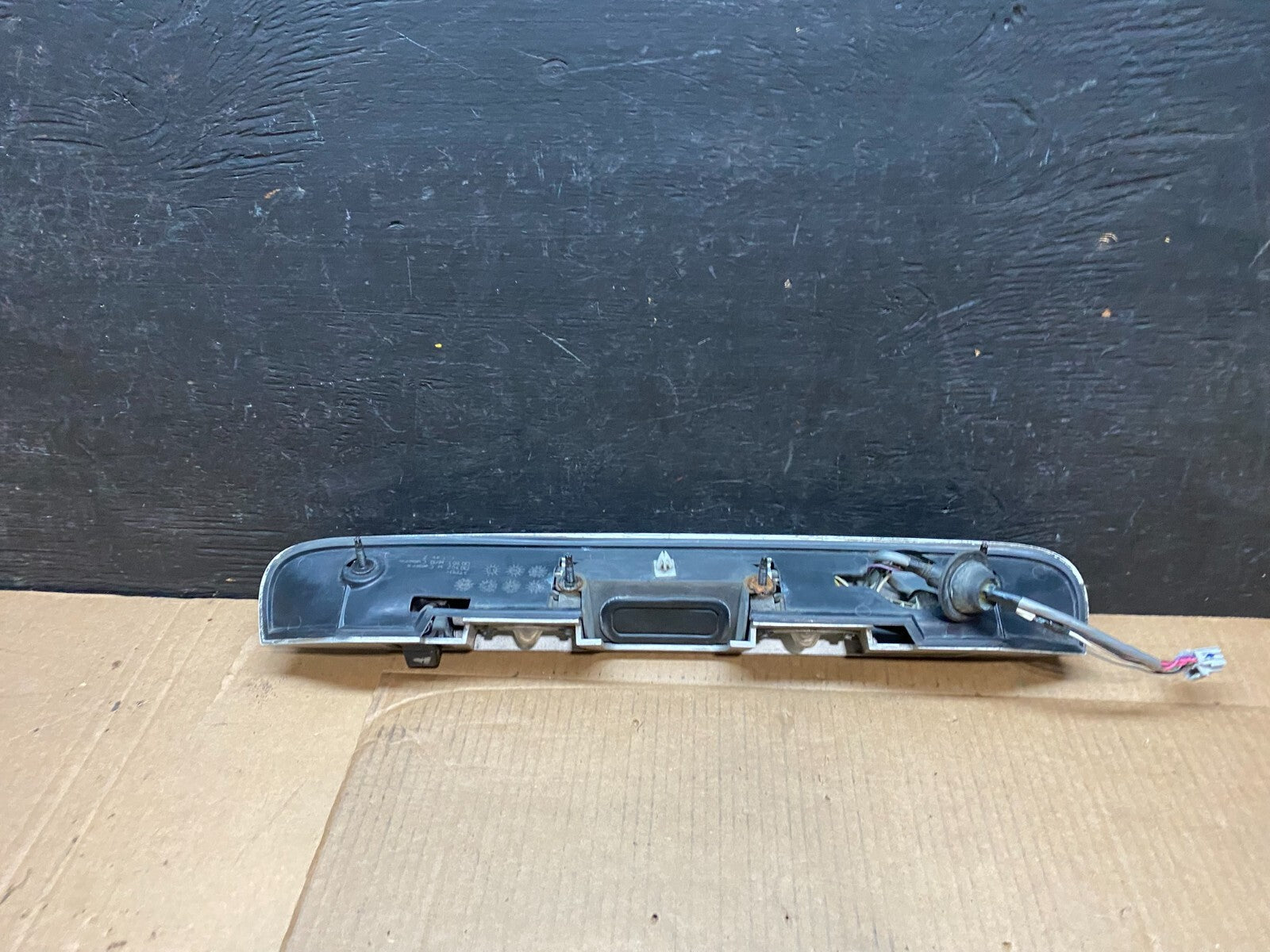 2008-2012 Buick Enclave Trunk Lid Finish Garnish Panel Moulding Camera Z8377 DG5