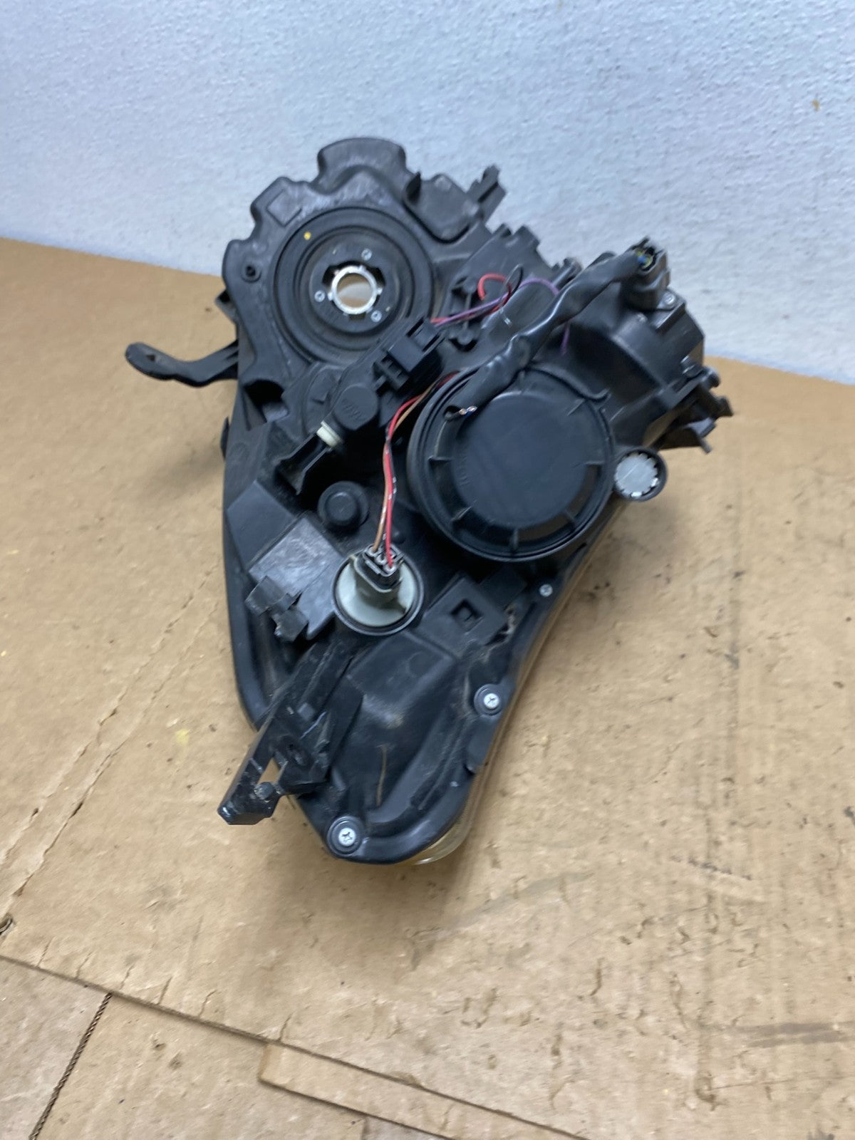 2008 to 2013 Nissan Rogue HID Xenon Headlight Left Driver Lh Side AD0702 DW8