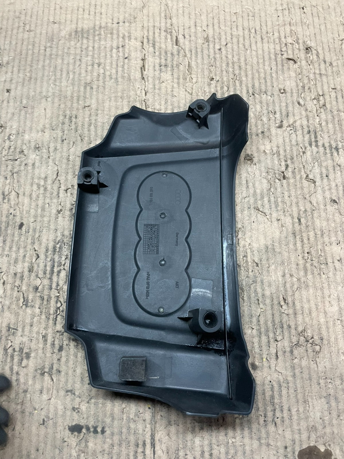 2010 - 2017 Audi  A4 S4 S5 V6 3.0L Engine Cover  Garnish v4123 DG7