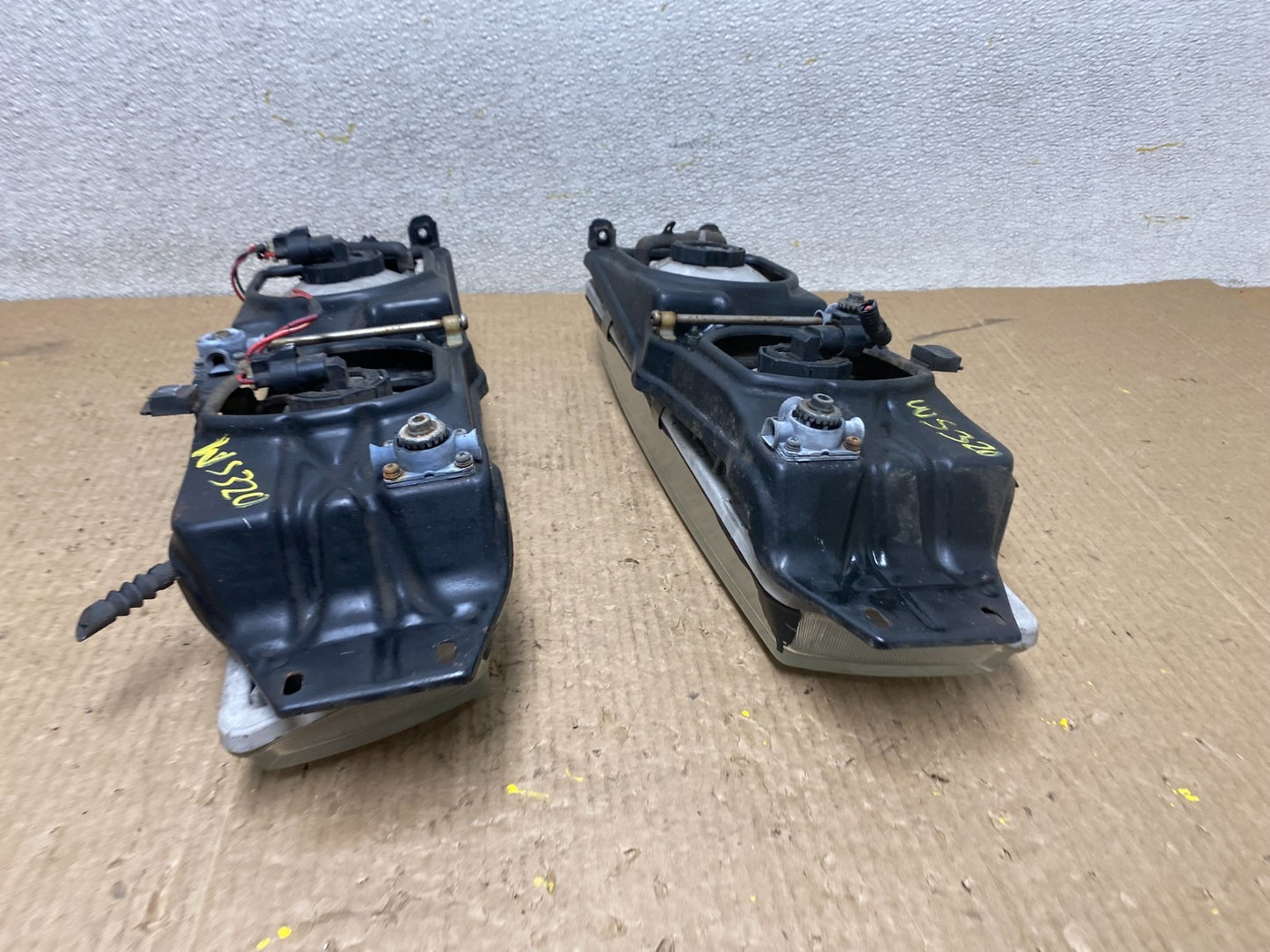 1989 to 1992 Mitsubishi Galant Left+Right Set Side Headlights W5320 PS9