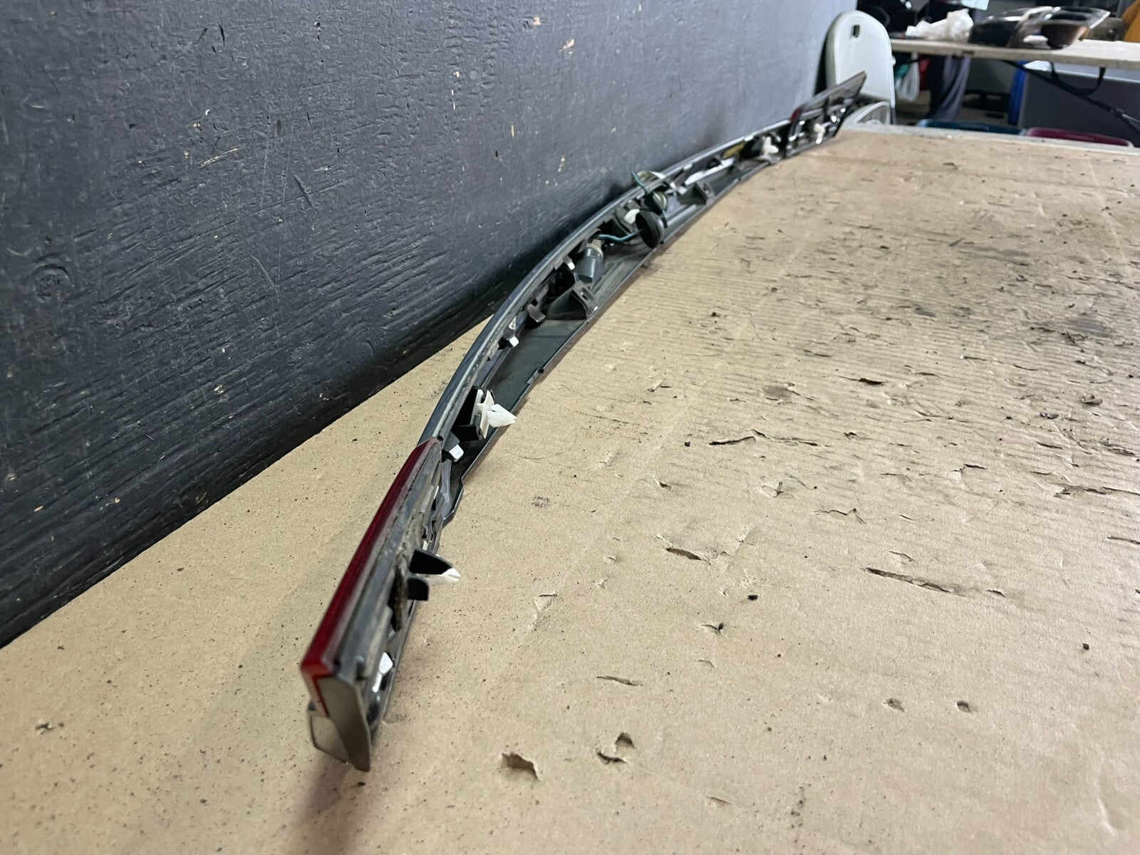 2011 2012 2013 2014 Chrysler 200 Sedan Rear Trunk Chrome Moulding M6102 DG10