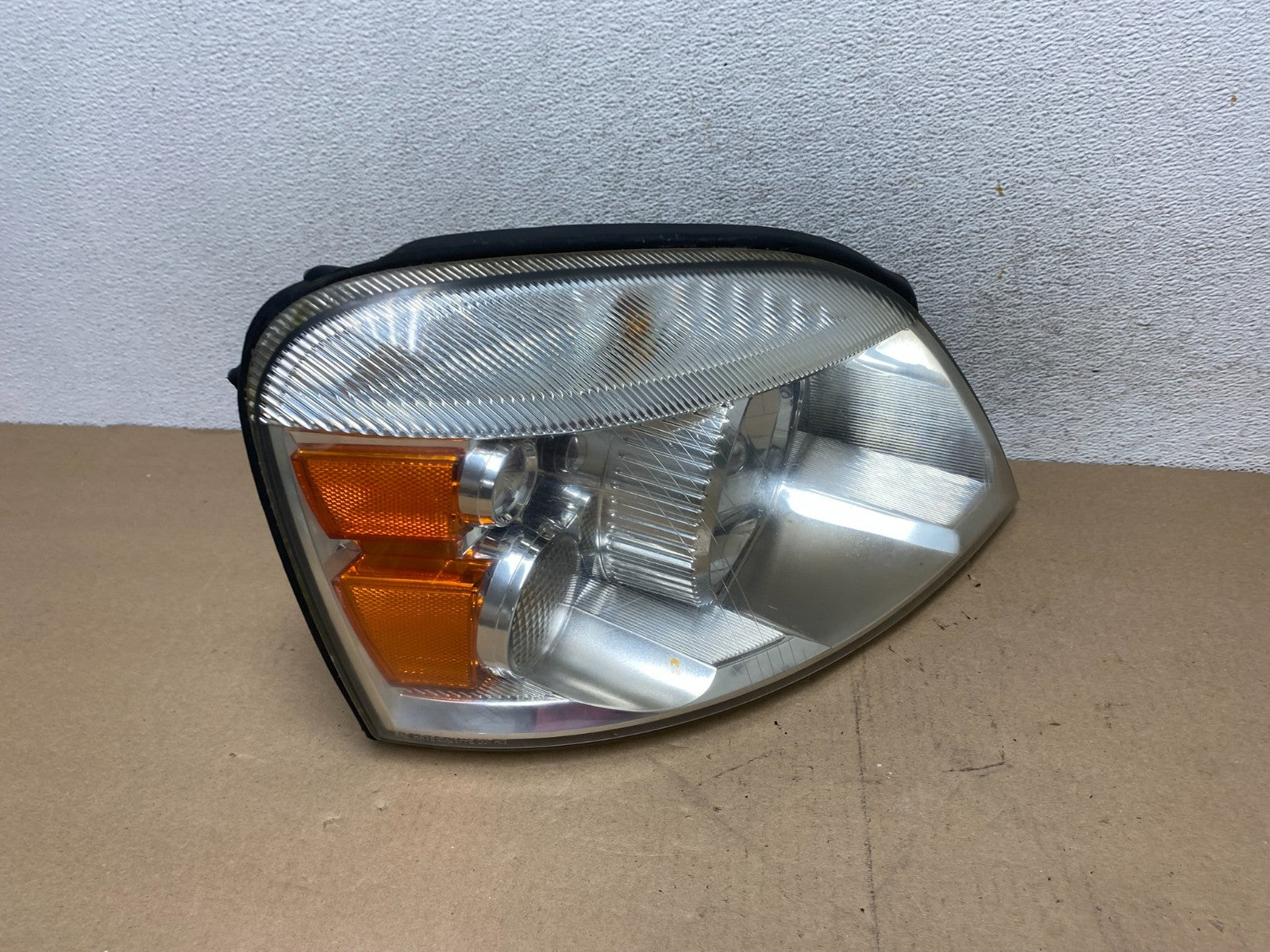 2004 - 2007 Ford Freestar Right Passenger RH Side Headlight Halogen AG4543 DW2