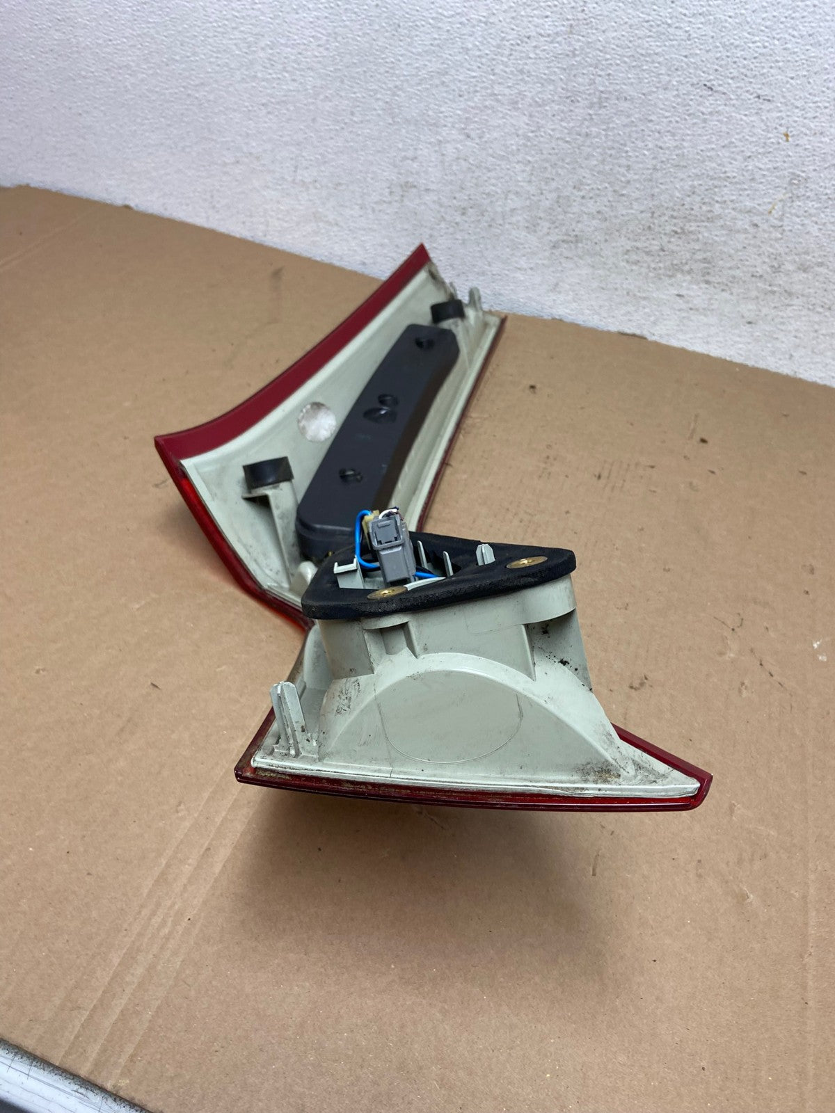 2008 to 2013 Volvo XC70 V70 Right Passenger Tail Light Upper AD7903 LK4