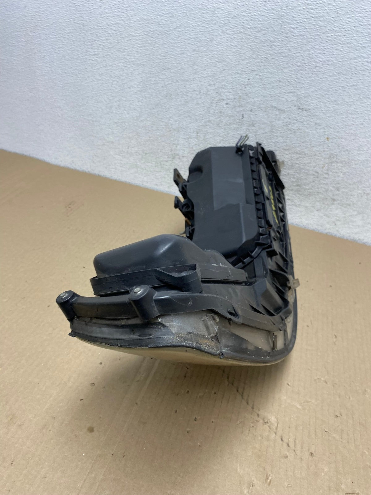 2005 to 2011 Lincoln Town Car Left Driver LH Side Headlight AE9502 LK8