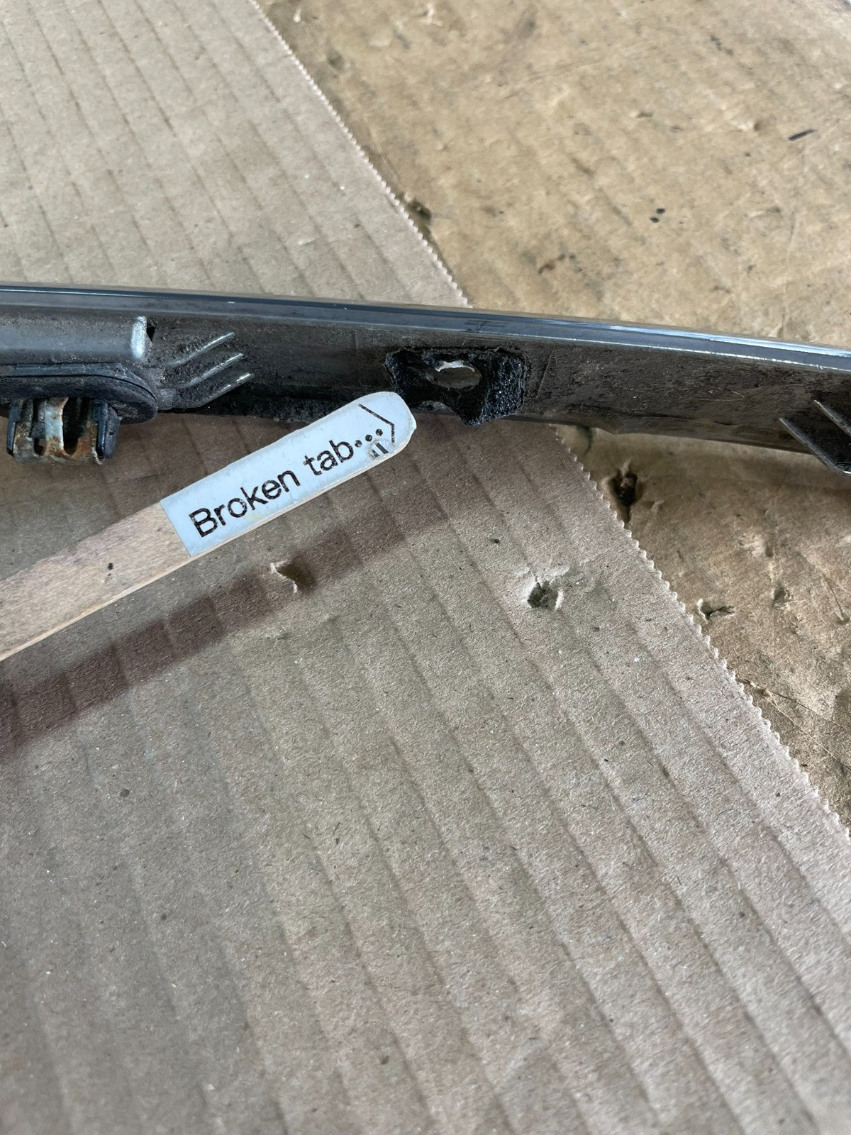 2011 to 2014 Ford Explorer Rear Tailgate Gate Trim Molding With Camera AC1966 DG4