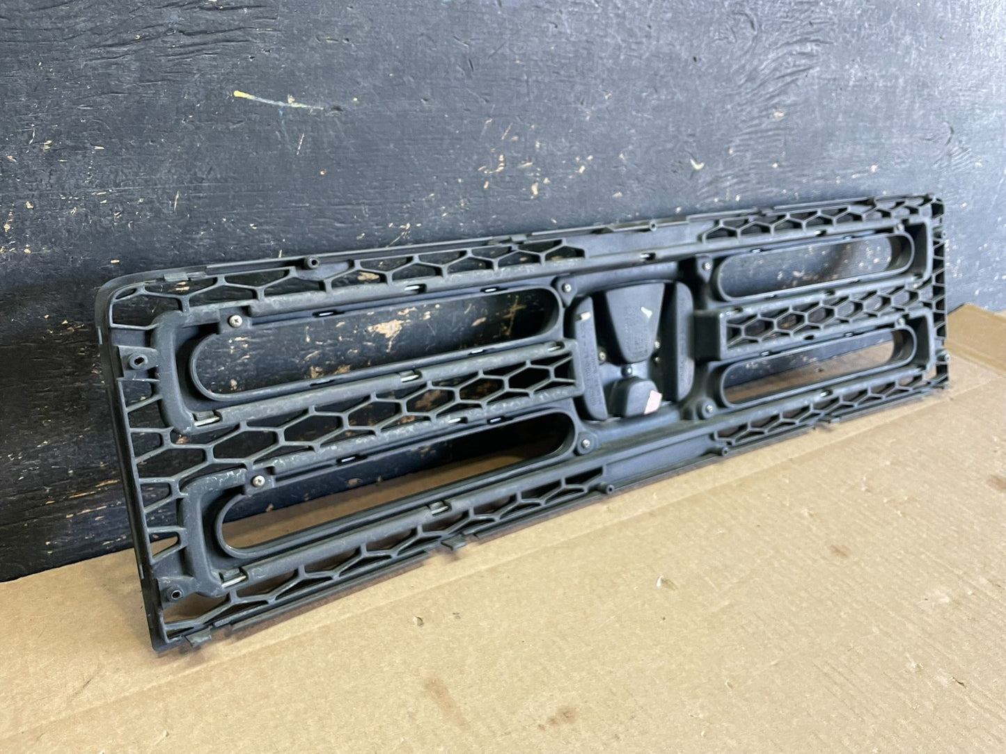 2006 to 2008 Honda Ridgeline Front Upper Grille Grill OEM  AB3018 DG4