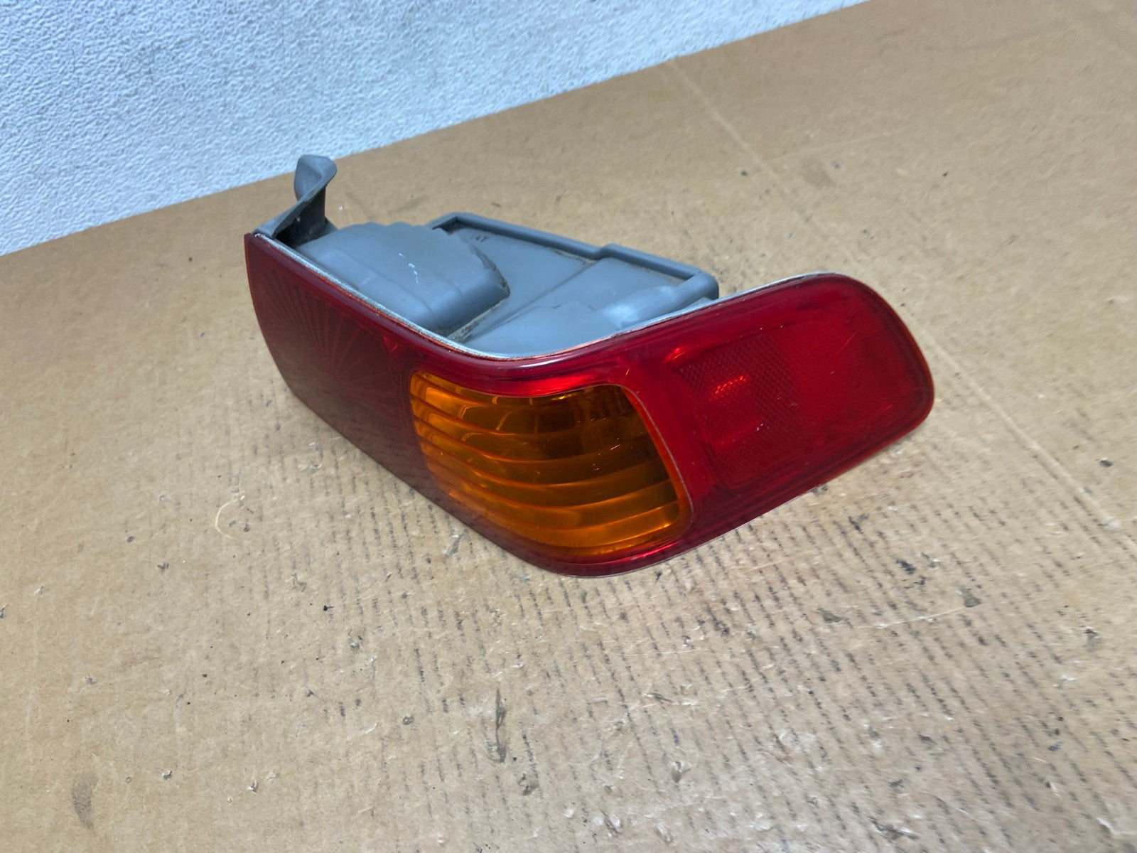 2000 to 2001 Toyota Camry Right Passenger Rh Tail Light AE0526 LK1