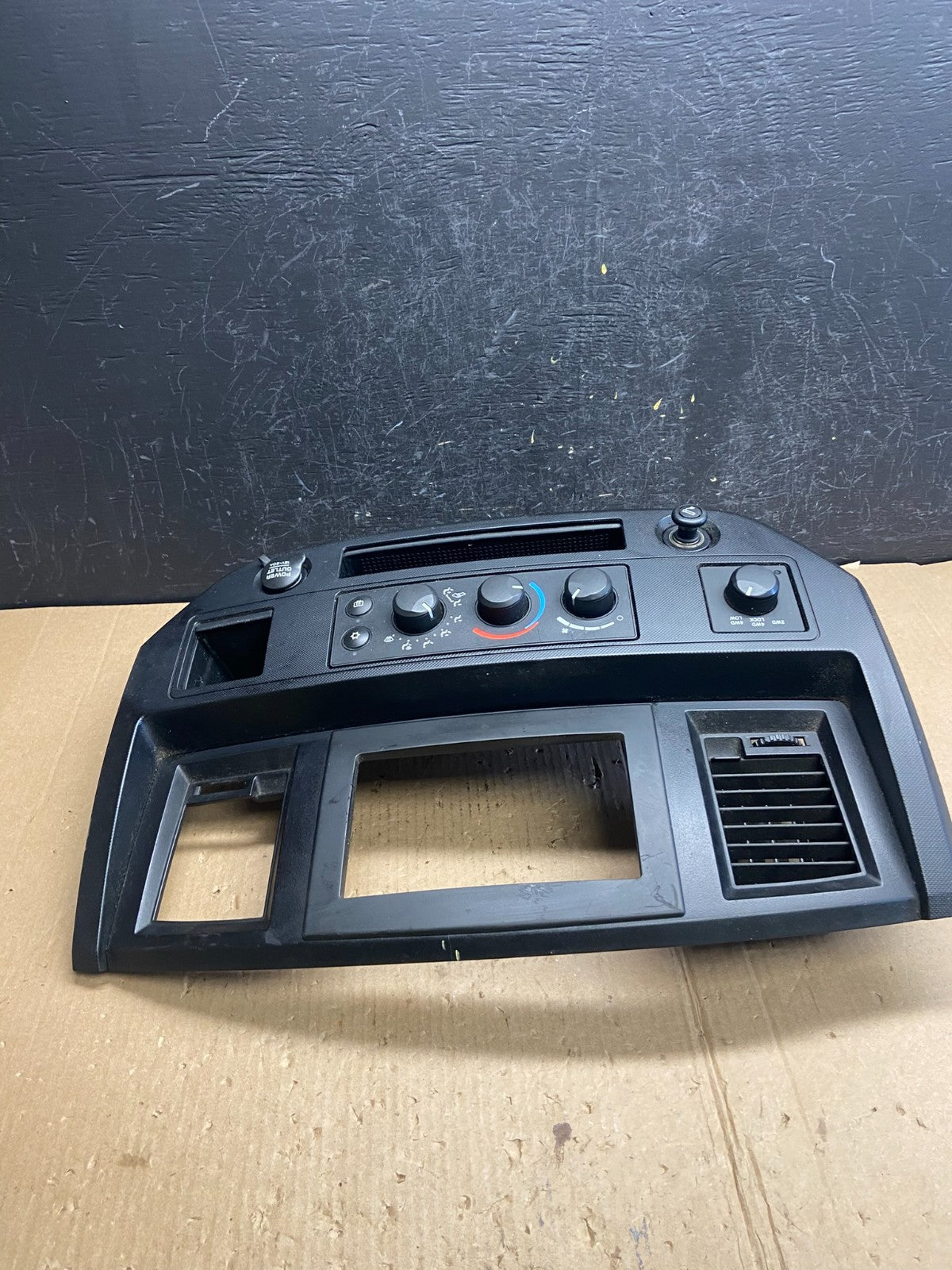 2002 to 2005 Dodge Ram Radio Climate Control Dash Air Vent Bezel Trim AE3863 DG4