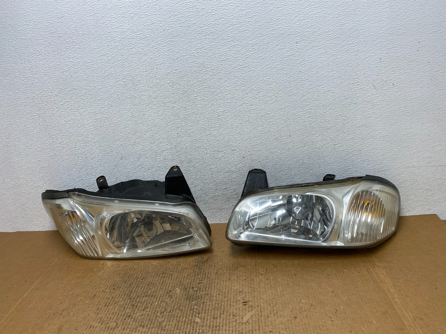 2000 to 2001 Nissan Maxima Left+Right Side Set Halogen Headlights AE1630 DW0