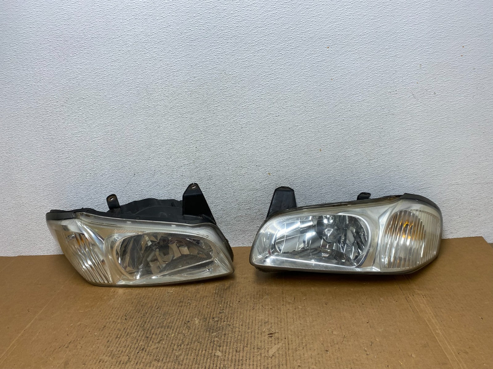 2000 to 2001 Nissan Maxima Left+Right Side Set Halogen Headlights AE1630 DW0