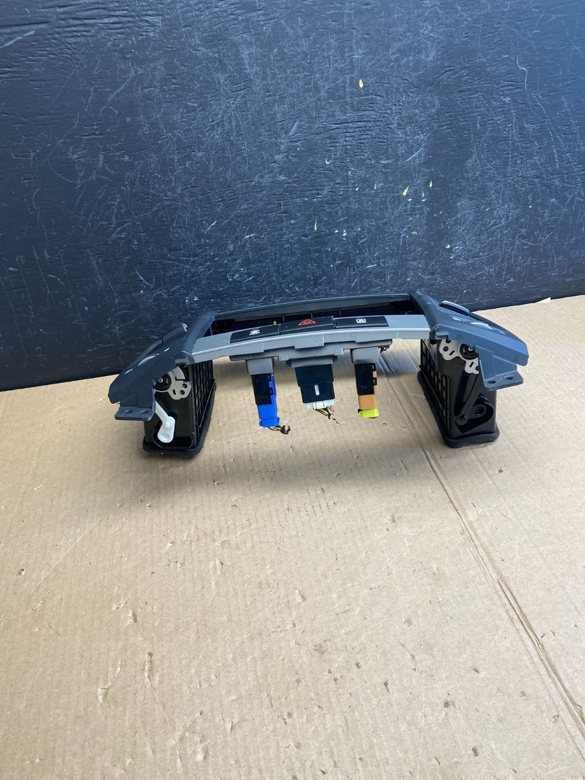 2007 to 2009 Hyundai Santa Fe Center Dashboard Radio Bezel Trim AE4239 DG3