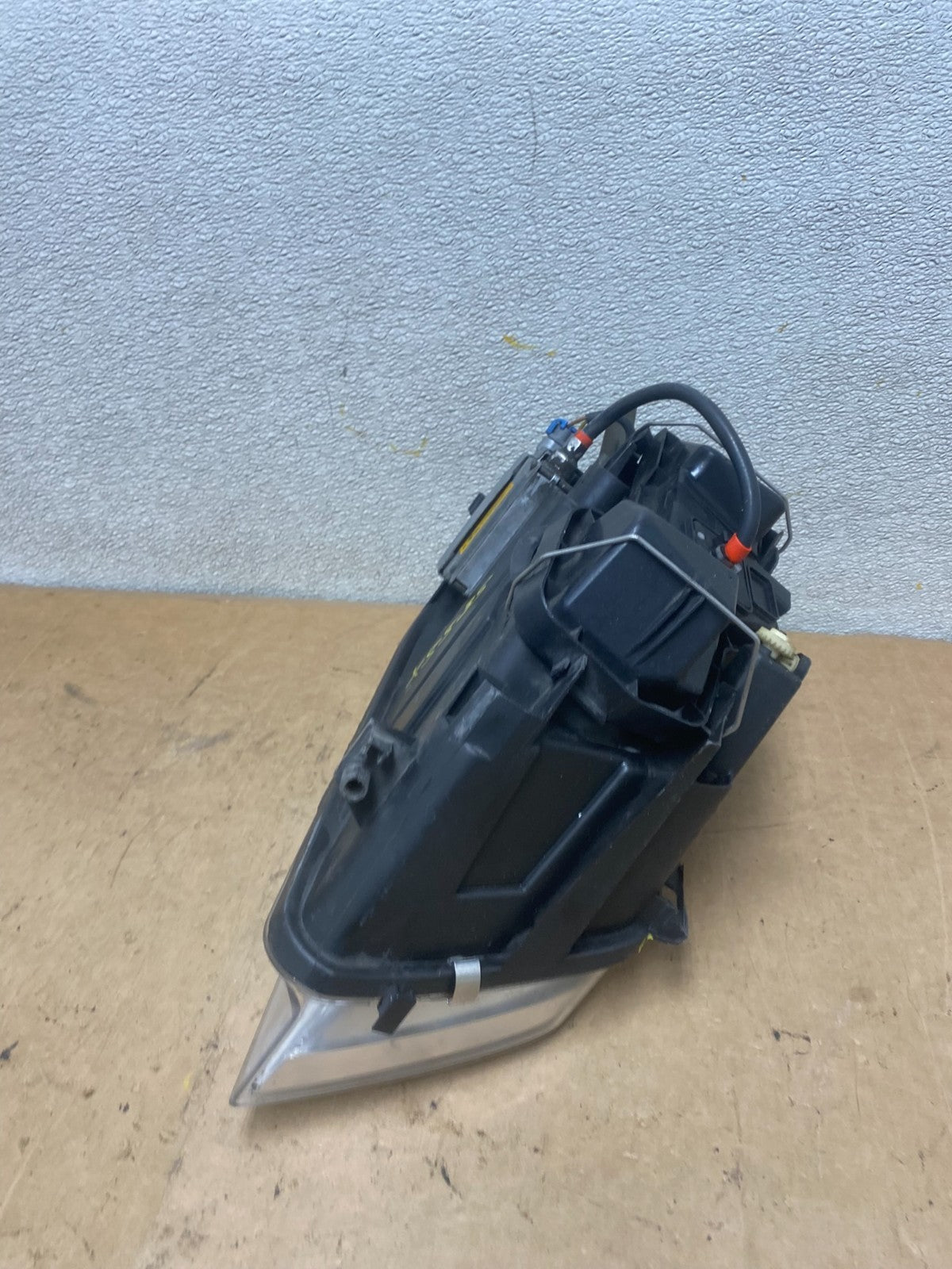 2002 to 2004 Audi A6 Left Driver LH Side Xenon HID Headlight OEM X5535 DW10