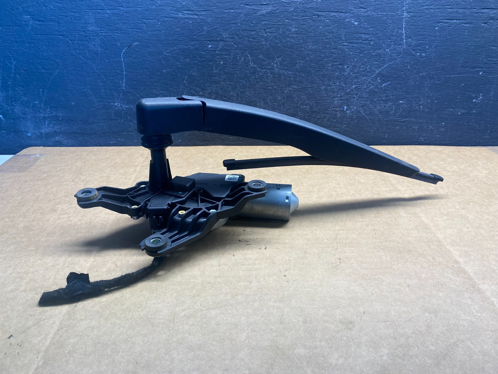 2020 to 2023 Ford Explorer Rear Windshield Wiper Motor AD7460 DG1