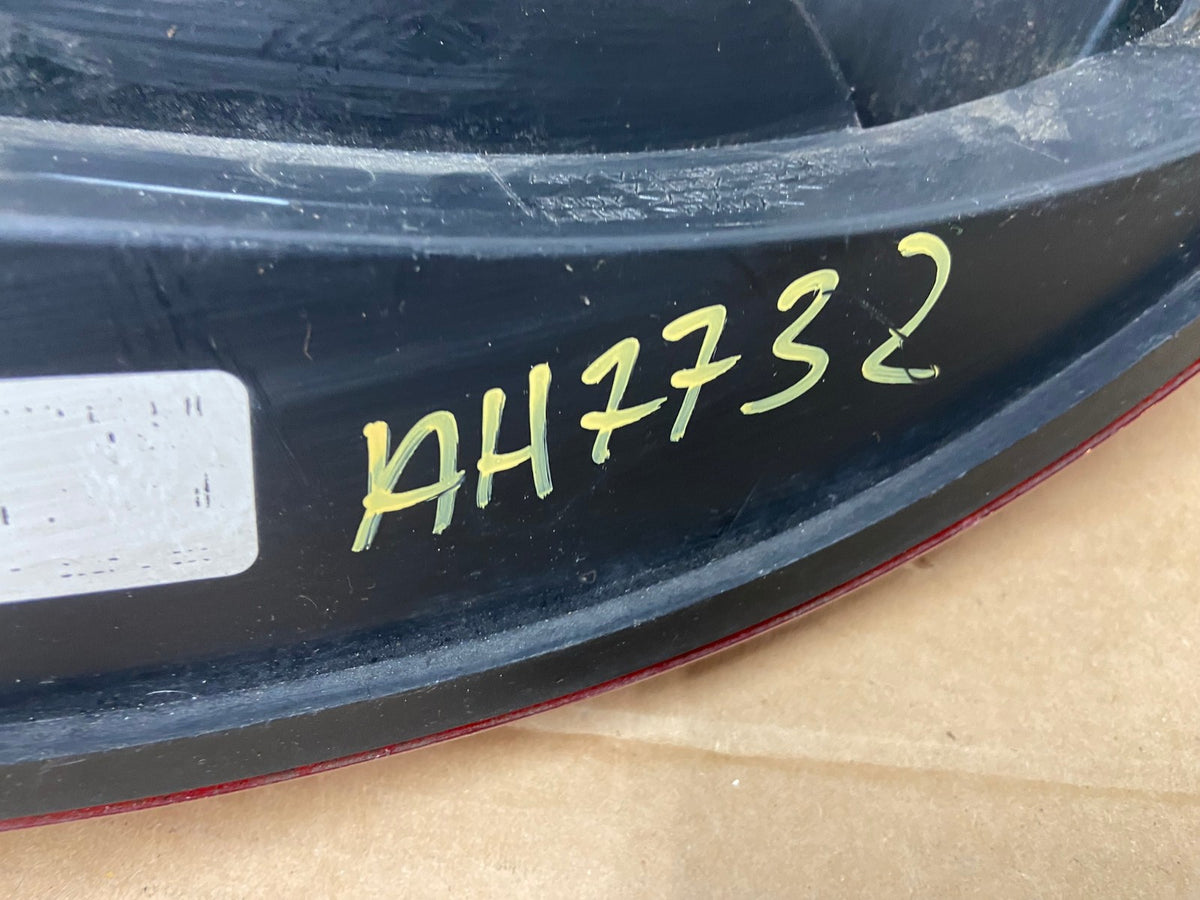 2004 2005 Mercury Sable Left Driver Side Tail Light AH7732 LK6