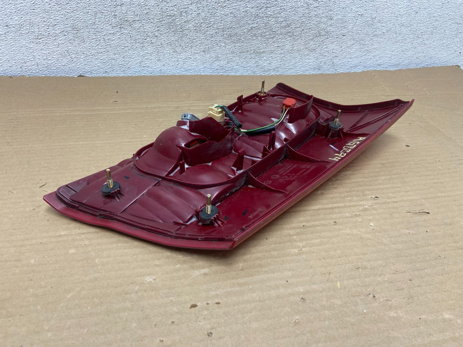 2004-2005 Toyota Sienna Right Passenger RH Side Inner Tail Light AG8874 DW5