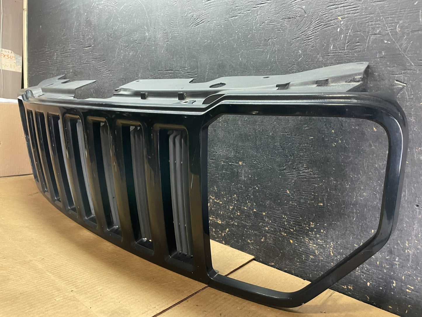 2008 2009 2010 2011 2012 Jeep Liberty Front Upper  Grill Grille OEM AA9065 DG1