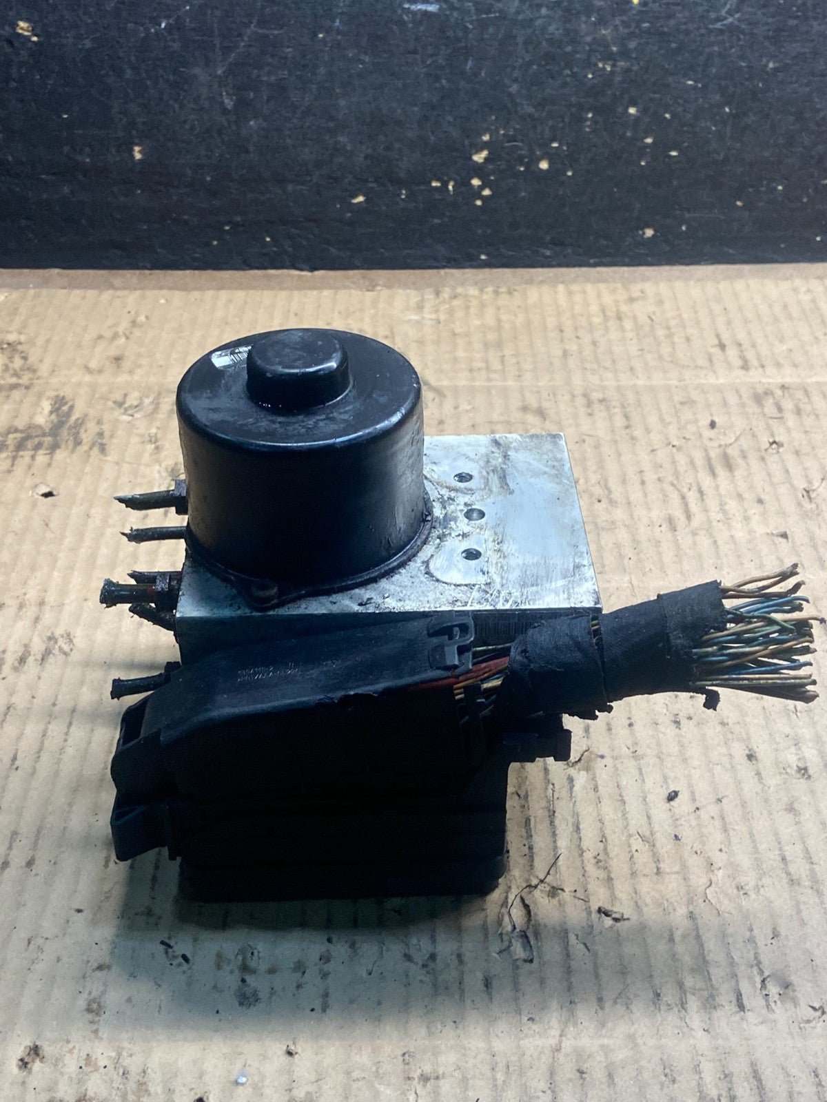 2002 to 2005 Mercedes W163 ML320 ML350 ABS Anti Lock Brake Pump Module Y4297 DG3