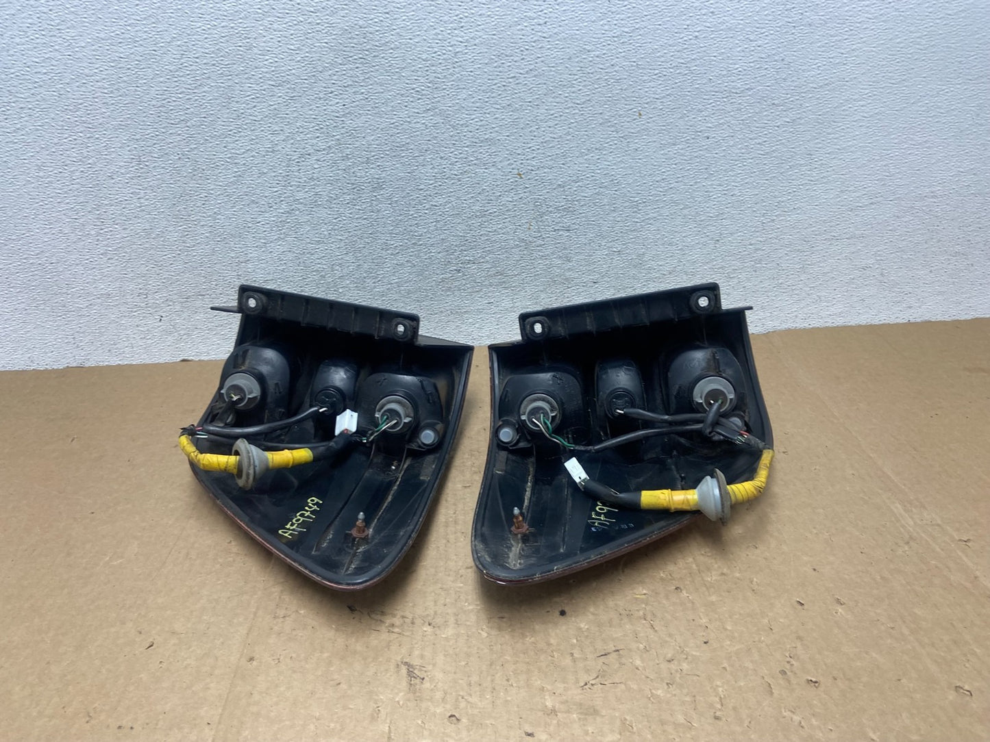 2001 to 2004 Toyota Sequoia Left+Right Side Tail Lights AF97499