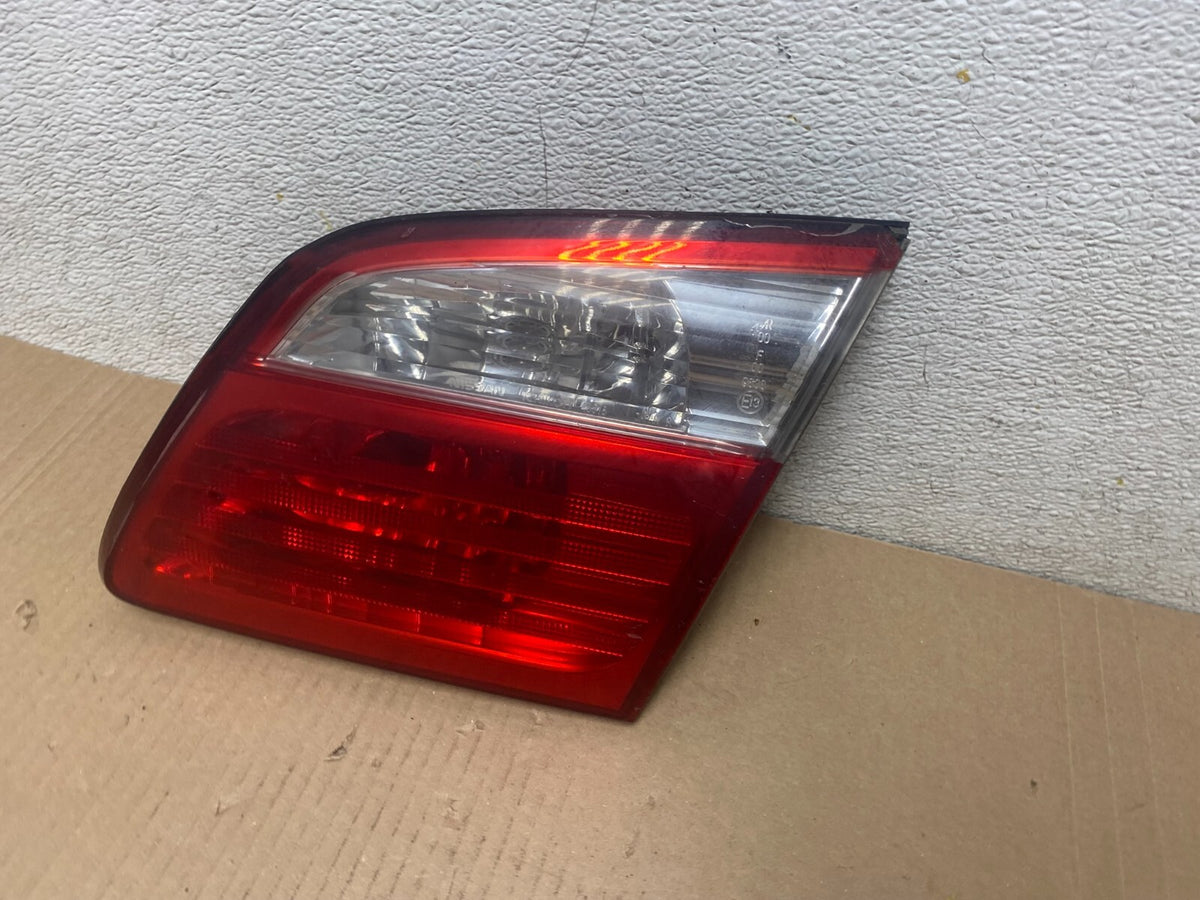 2000-2001 Infiniti i30 Right Passenger Side Tail Light Inner I5987 DW1