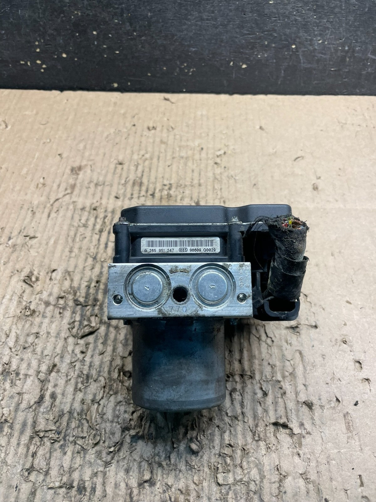 2010-2013 Mercedes W212 E350 E550 ABS Anti Lock Brake Pump Module V0811 DG0