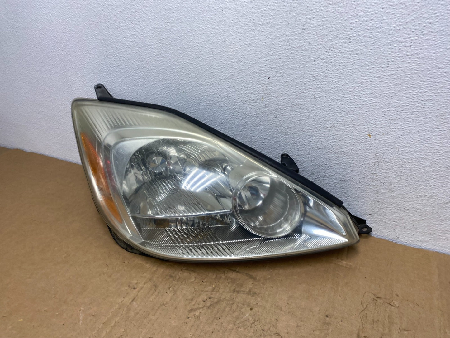 2004-2005 Toyota Sienna Driver Right Passenger Halogen Headlight AD1326 DW1