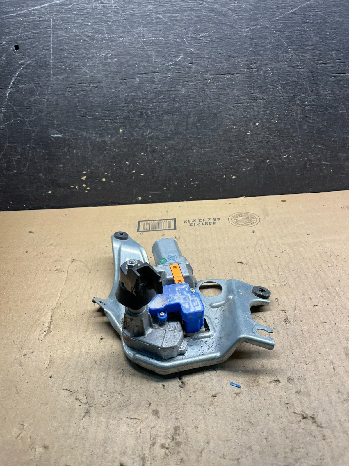 2010 to 2014 Subaru Legacy Outback Rear Windshield Wiper Motor w4211 DG2