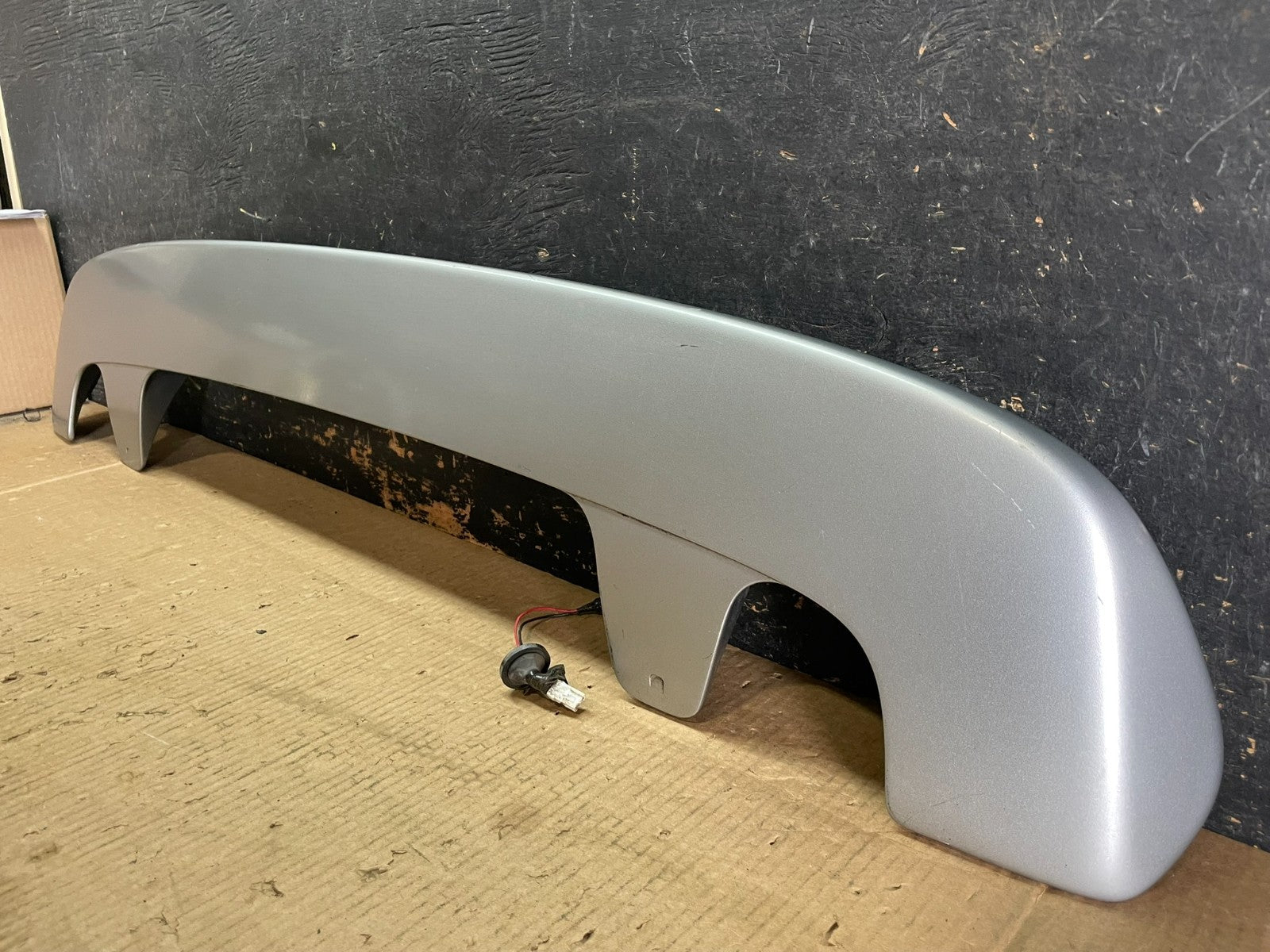 2001 to 2007 Toyota Sequoia 3RD Brake Light Spoiler Wing OEM AB3235 DG2