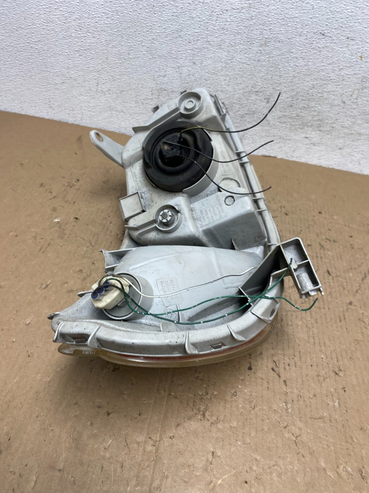2000 2001 2002 Toyota Echo Left Driver LH Side Headlight AD8812 DW9