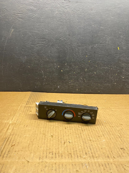 2001 - 2007 GMC Chevrolet Express 1500 Climate Control A/C N2871 DG0