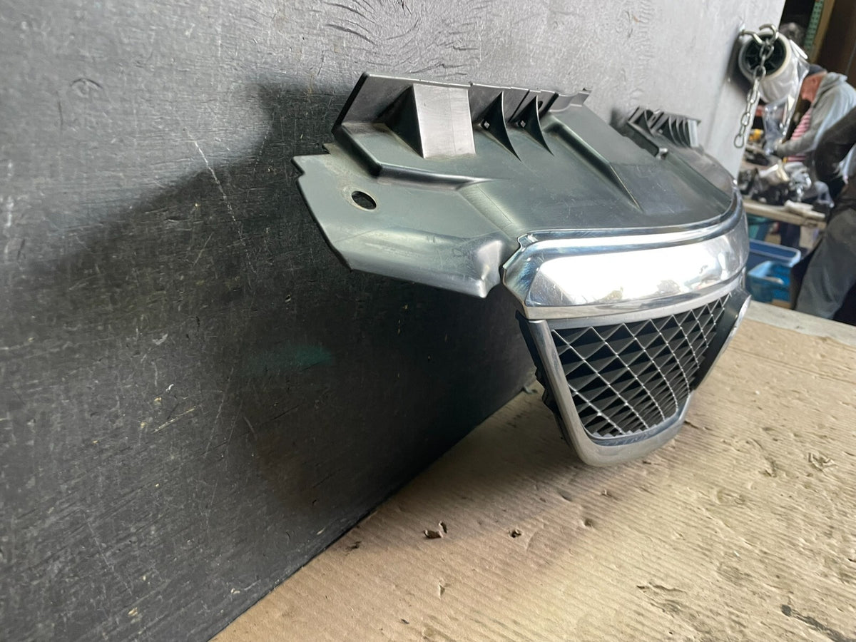 2002 2003 Mazda MPV Front Upper Grille Grill L9664 DG2
