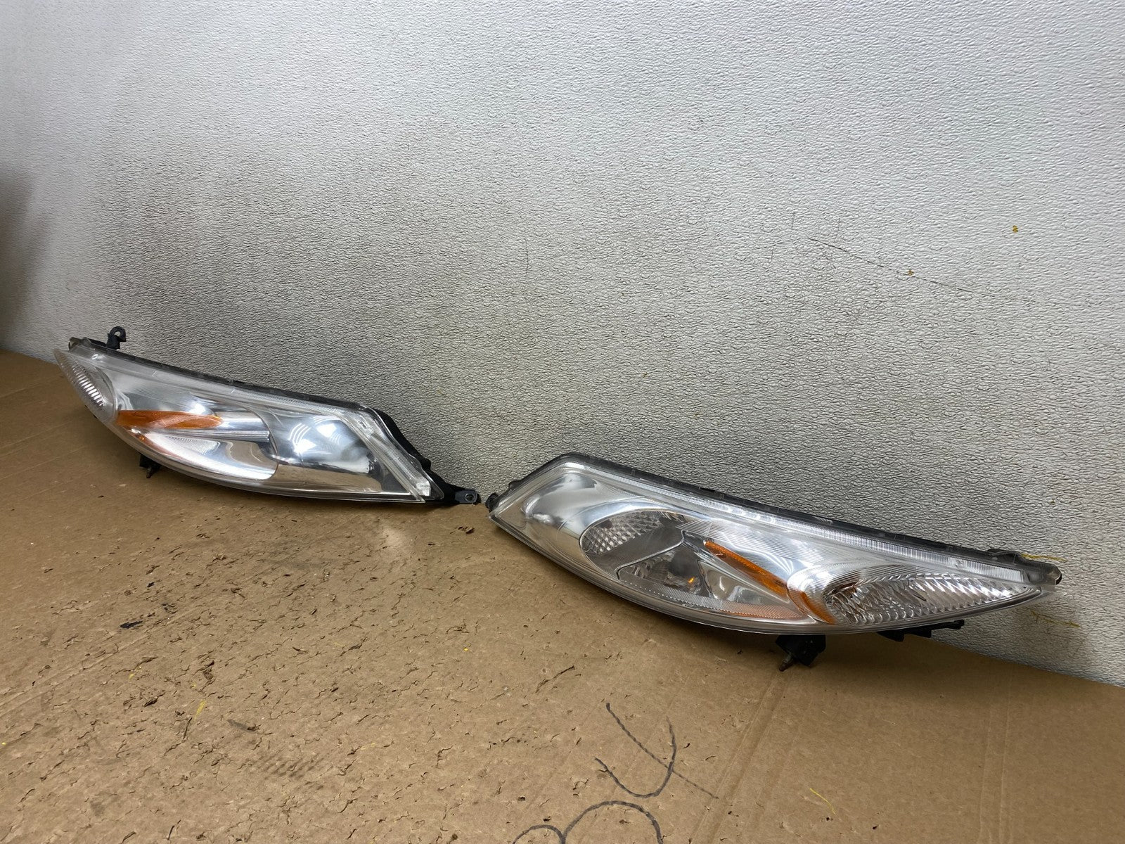 2011-2014 Nissan Juke Turn Signal Headlights Left+Right Halogen OEM V0680 DW1