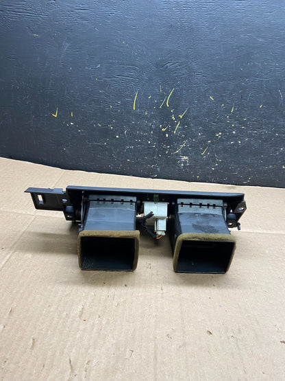 2006 to 2011 Cadillac DTS Dash Center Air Vent Heater Bezel OEM y2160 DG3