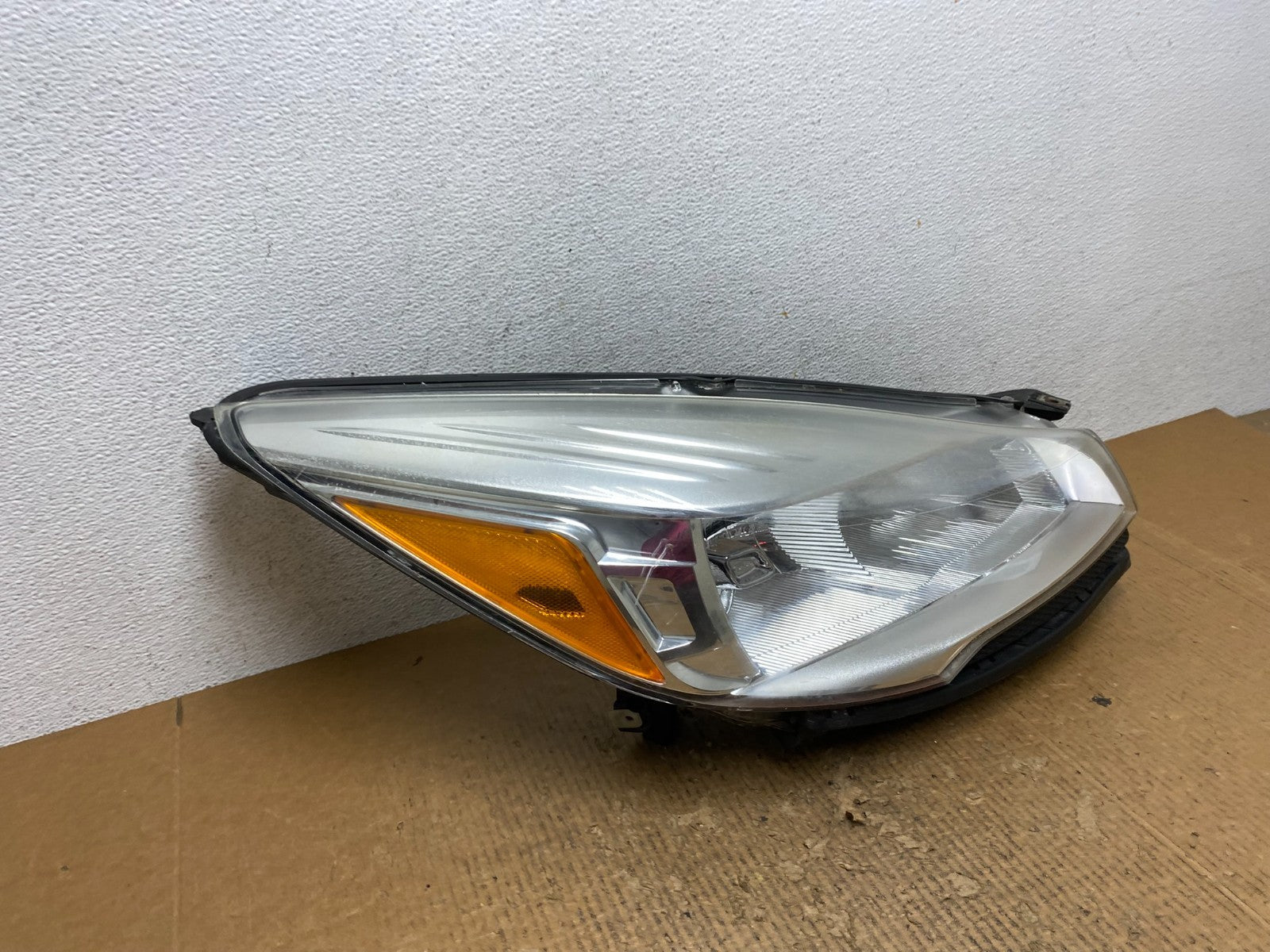2013 - 2016 Ford Escape Headlight Right Passenger RH Side Halogen AE2809 DW2