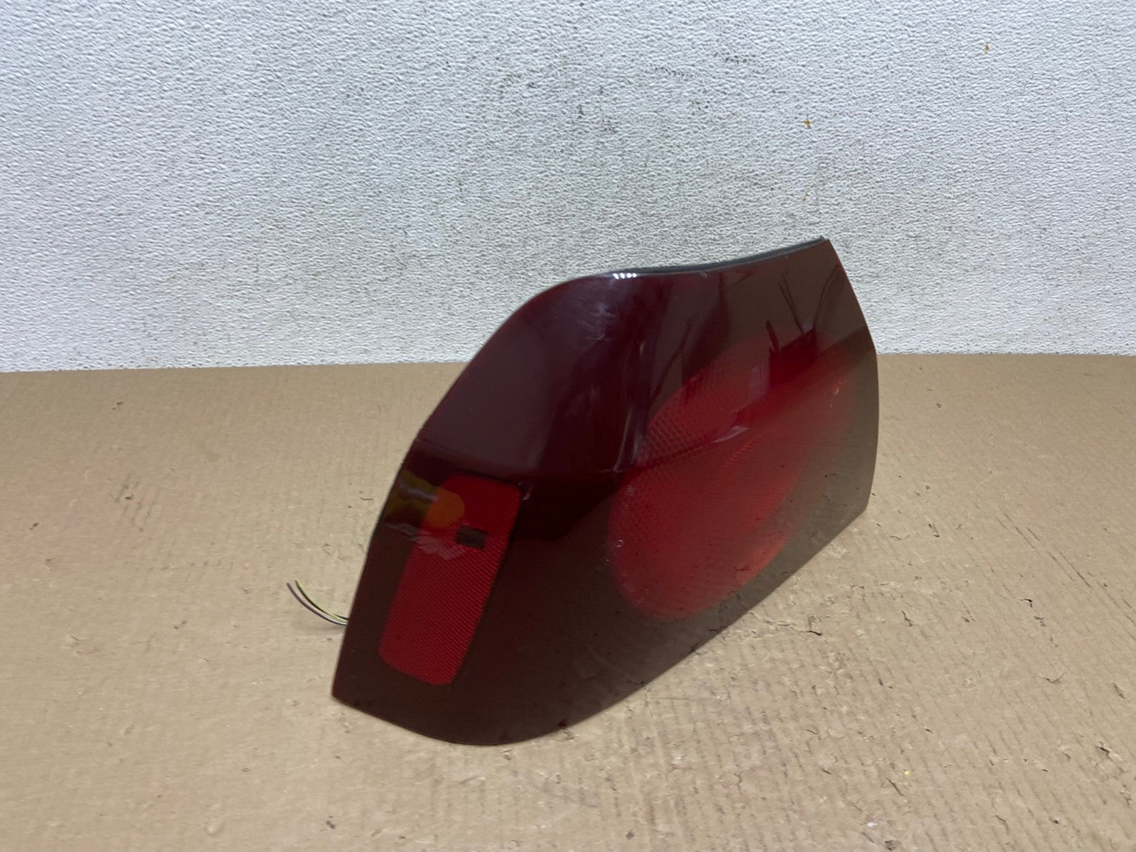 2000 - 2005 Chevrolet Impala Left Driver Lh Side Tail Light AE9766 LK2