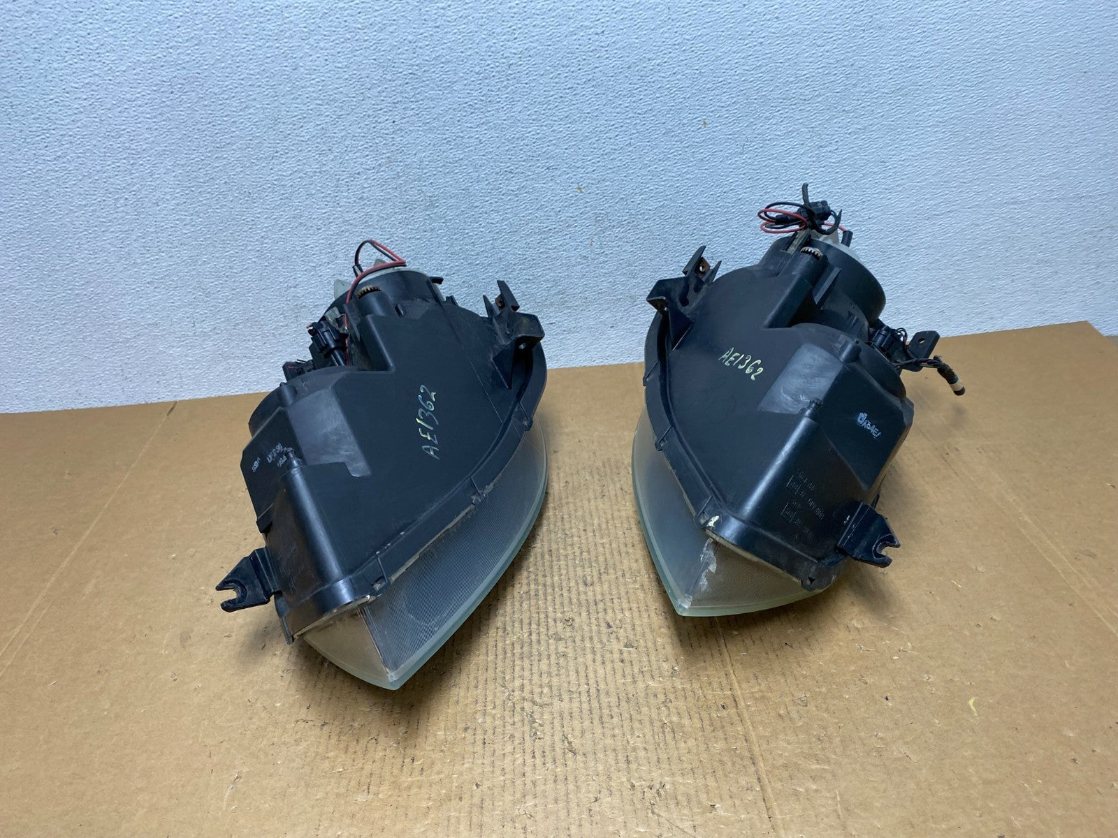 2005 to 2006 Nissan Altima Left+Right Set Halogen Headlights AE1362 DW9