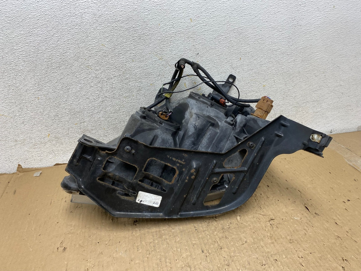 2005 to 2007 Ford Five Hundred Halogen Right Passenger Side Headlight AH2943 DW7