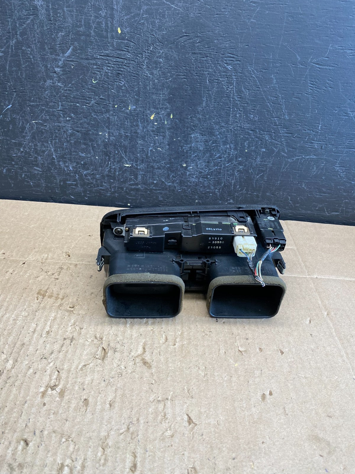 1998 to 2005 Lexus GS300 GS400 Center Air Vent Bezel Trim AC9102 DG3