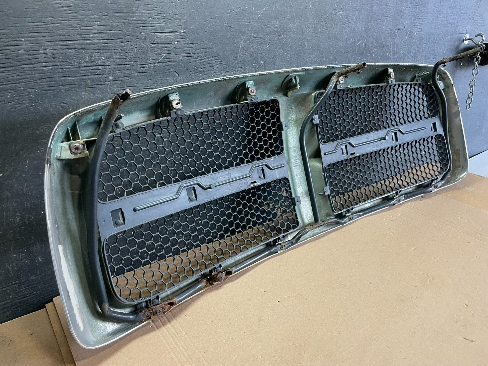 2002 2003 2004 2005 Dodge Ram 1500  Upper Front Grill Grille Z8593 DG8