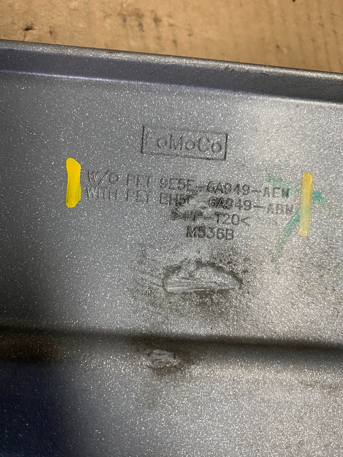 2005 to 2008 Ford Escape Hybrid Engine Motor Cover Oem E8275 DG18