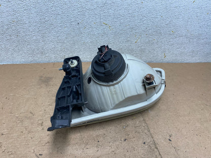 2001 2002 2003 Toyota Sienna Right Passenger Rh Side Headlight Halogen P9926 DW6