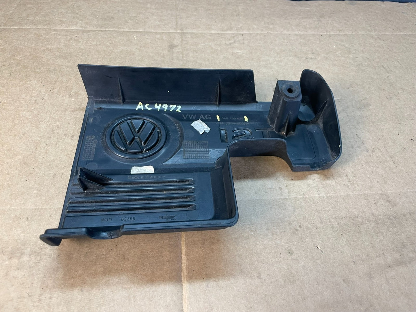 Volkswagen 1.4T EA211 Engine Cover Bonnet 04e103925 AC4972 DG6