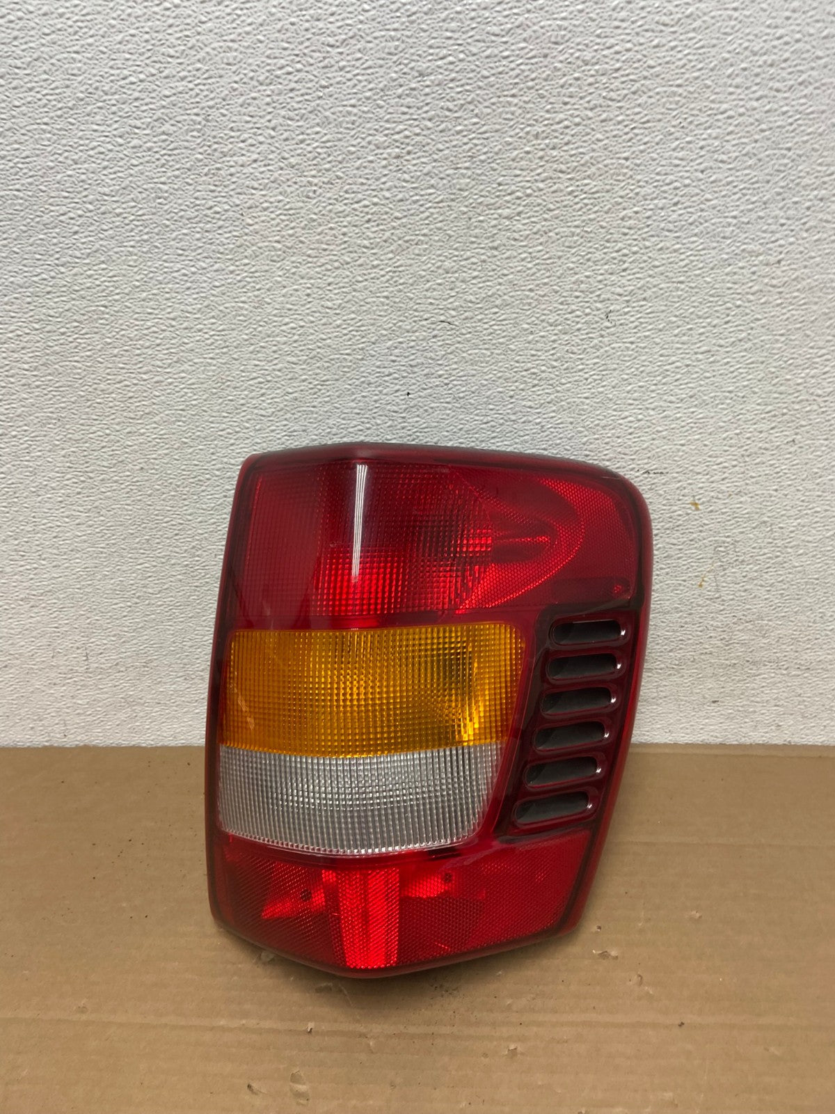 1999-2004 Jeep Grand Cherokee WJ Right Passenger Rh Tail Light AD4167 LK0