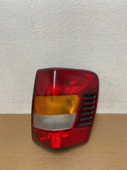1999-2004 Jeep Grand Cherokee WJ Right Passenger Rh Tail Light AD4167 LK0