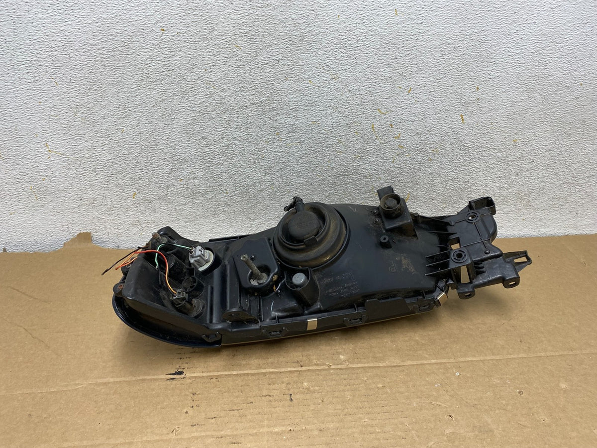 2003 2004 Subaru Forester Right RH Side Headlight Halogen AH7801 DW4