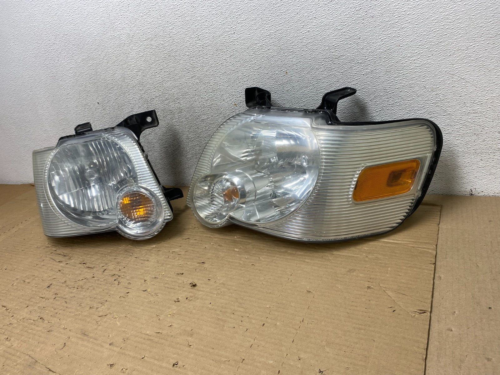 2006 2007 2008 2009 2010 Ford Explorer Left+Right Set Headlights AG8329 DW2