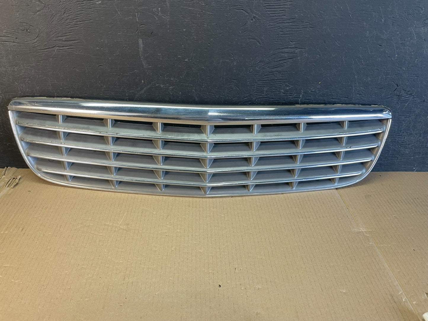 2000 to 2005 Cadillac Deville Front Hood Bumper Grille Grill ae3572 DG0
